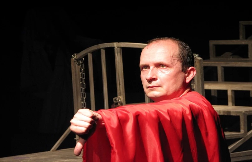 Он был титулярный советник