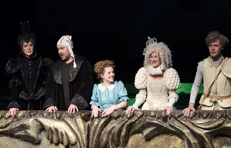 Алиса в Зазеркалье